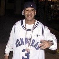 Daddy Yankee – Santifica Tus Escapularios